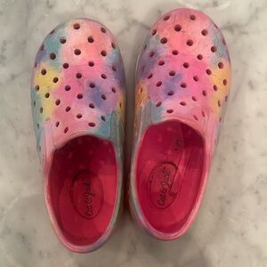 Cat and Jack Rainbow Tie Dye Water Shoes 7